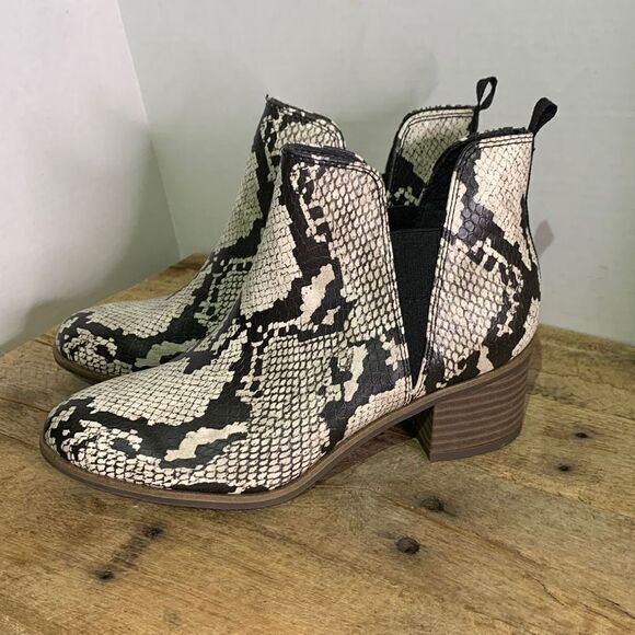 Dr. Scholl's Shoes - Dr scholls slip on booties. Snake print ankle boot western cowgirl comfort boots